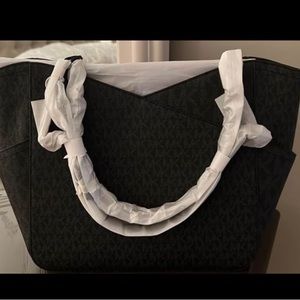 Brand new Michael Kors purse